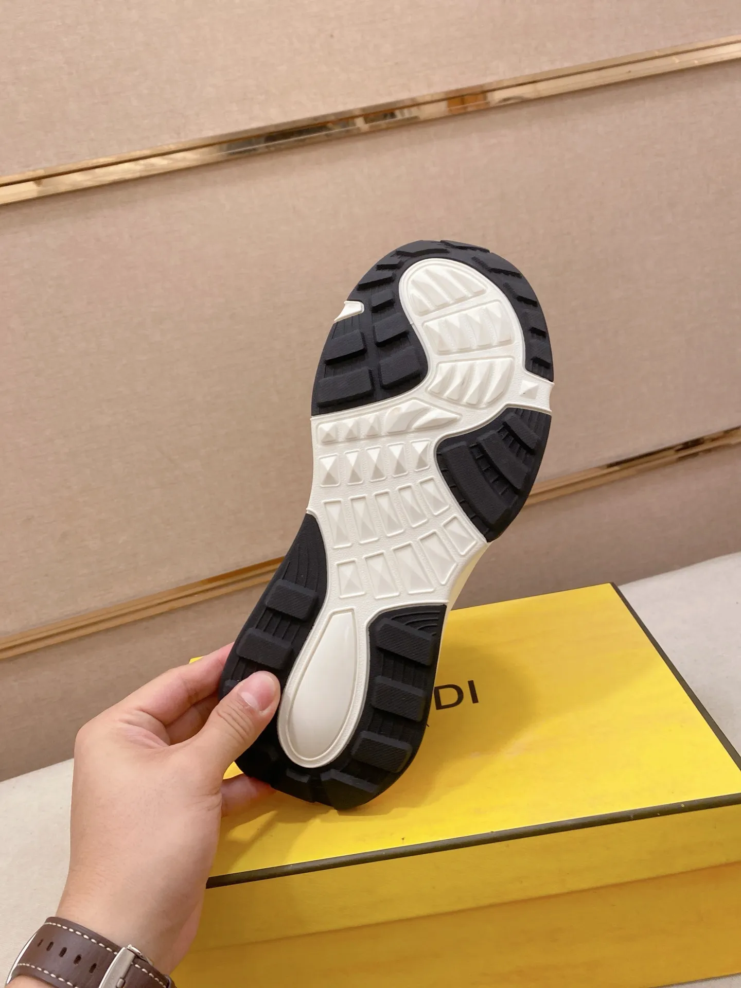 Men's shoes 💰 462💰 (fendi) New style 👊🏻 upper 🇮🇹 imported cowhide fabric 🇩🇪 lining imported sheepskin lining. The original outsole is molded to highlight the identity of every man, and the upper foot is elegant and stable🚶🏻🚶🏻The high-end custom counters reproduce the original version📯No matter the wind or rain, the shoe last remains unchanged and can withstand the verification of time🔍️,🔵 Size: 38-44